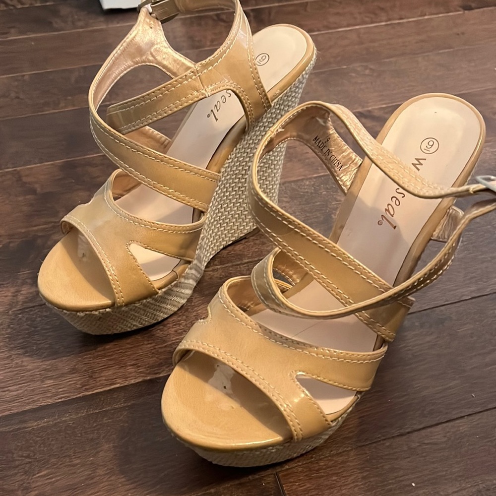 Nude wedges